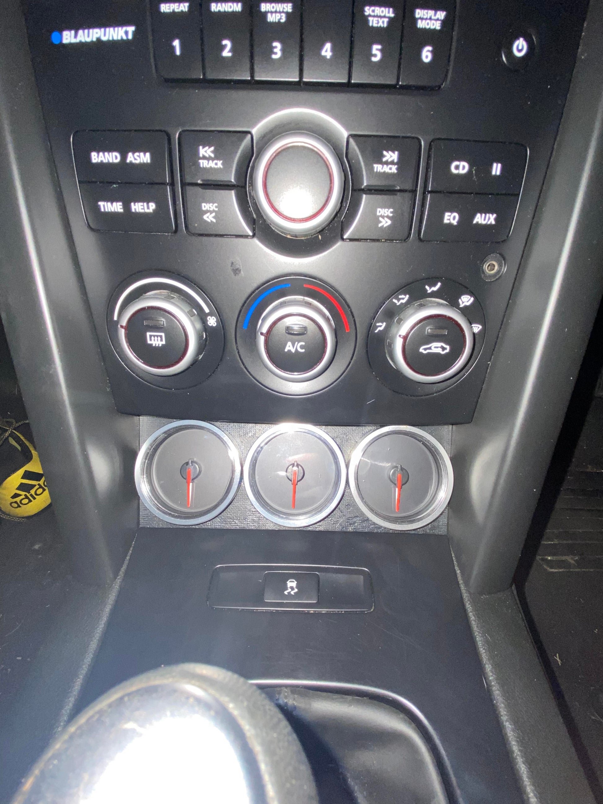 VE Commodore shifter pods and custom gauges